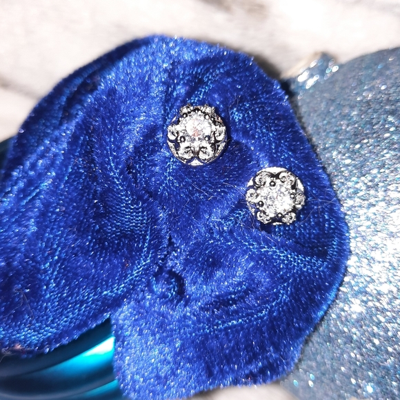 Sterling Silver 7 Crystal Stud Wreath/Floral Shape Stud Earrings - Picture 10 of 12